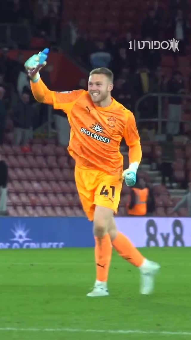 אפשר לראות שדניאל פרץ נהנה בסאות׳המפטון? 🧤...