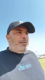 בור נפער משבר יירוט במגרש כדורגל ברחובות....