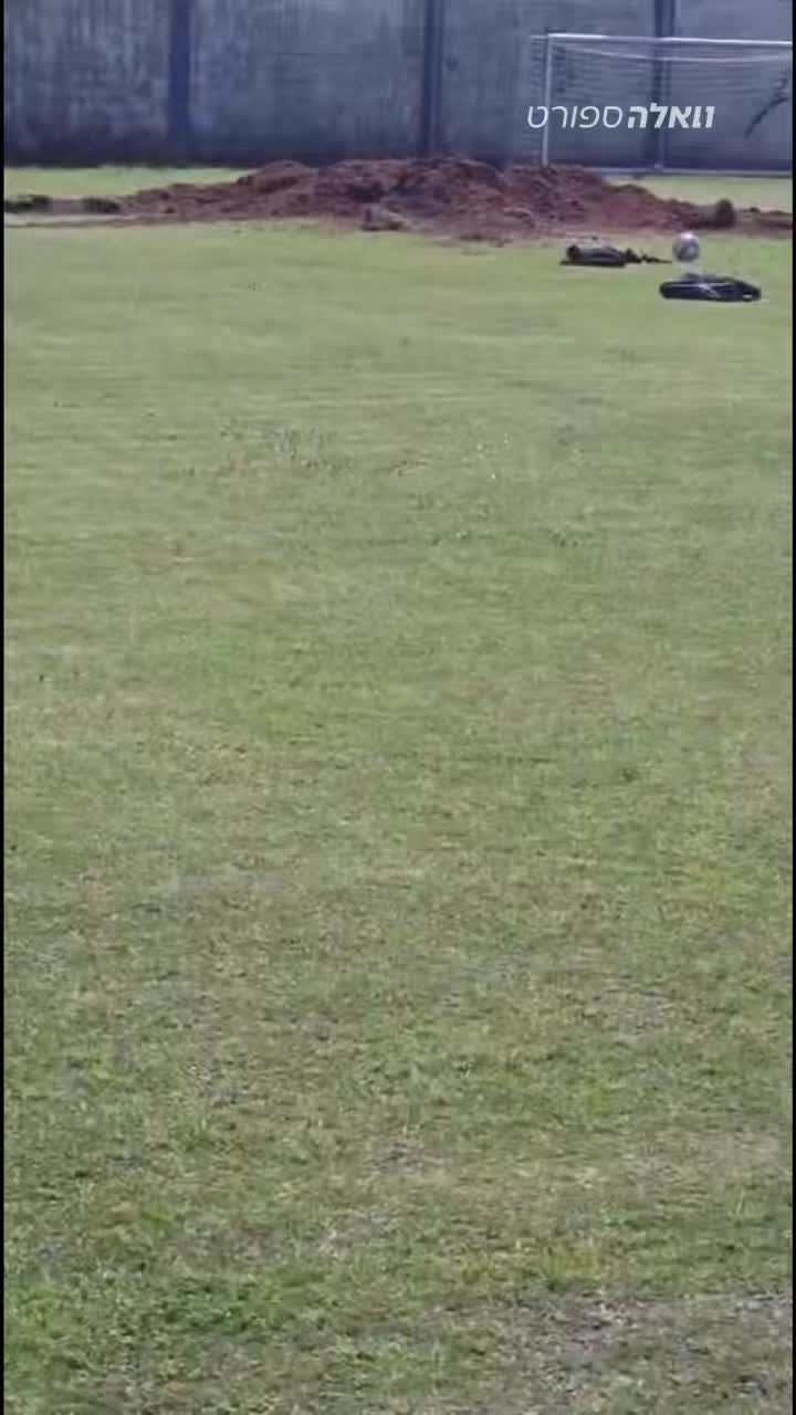 ⁨ באמצע אימון ילדים: המגרש של מכבי שעריים נפגע משברי יירוט...