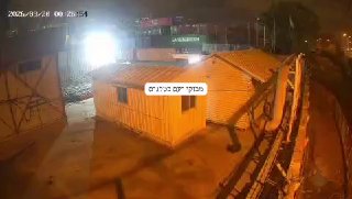 תיעוד ממצלמות אבטחה: רגע הפגיעה באתר המכולות של תבור גליל...