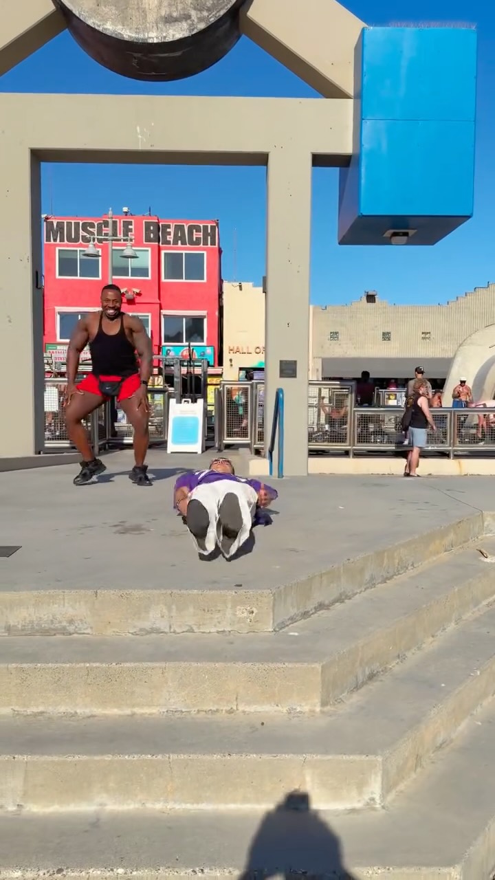 איך הוא זז ככה?...