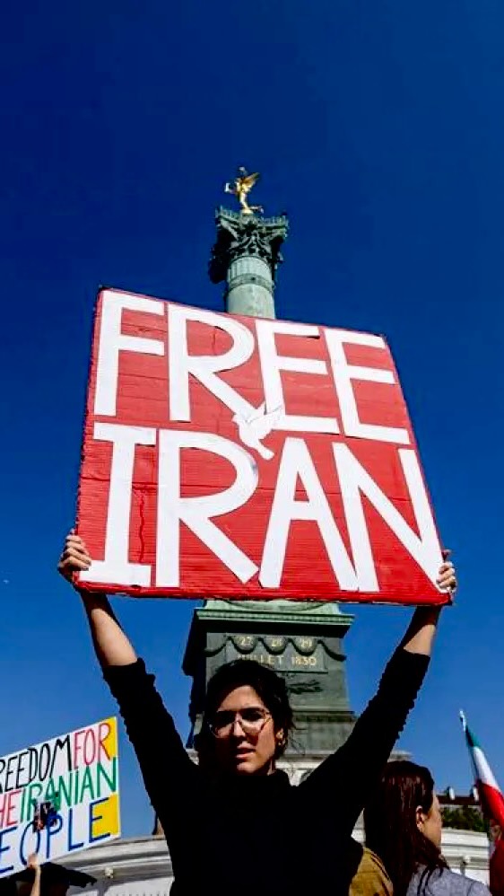 ⁨ ככה איראן היתה נראת בשנות השבעים המוקדמות...