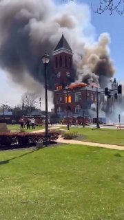 דיווחים על שריפות ענק פרצו בבית המשפט ההיסטורי של רומא,...