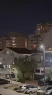 צפו: רגע הפגיעה של טיל מצרר בבניין גבעת שמואל...