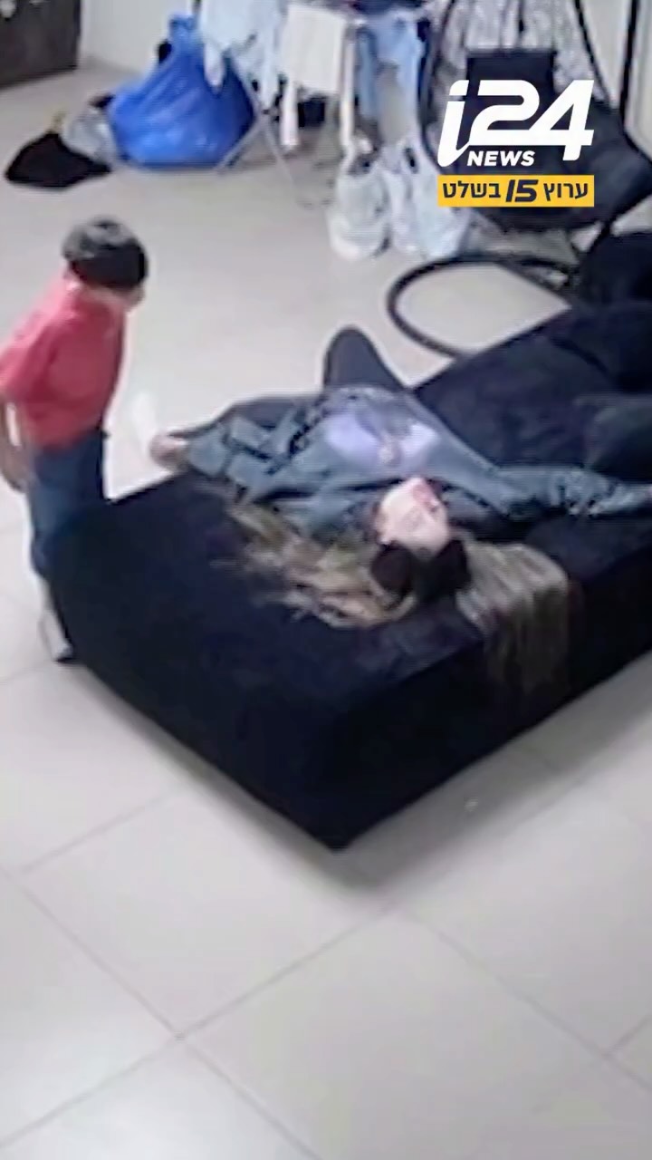 ⁨ "התקשרתי לאבא ולא פחדתי" - אביאל בן ה-8 הזעיק עזרה לאמו...