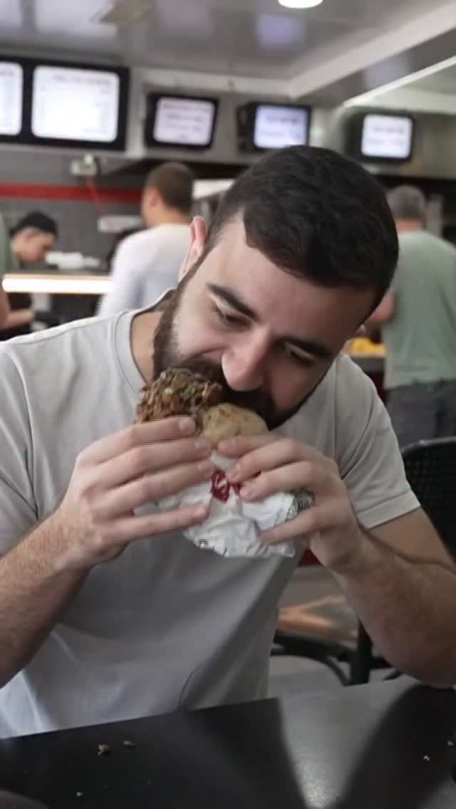 ⁨ מה חשב גיל הראל על שווארמה שאולי בחדרה?⁩...