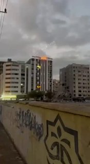 דיווחים איראנים על תקיפה ממוקדת לעבר בניין בבנדר עבאס. בניין...