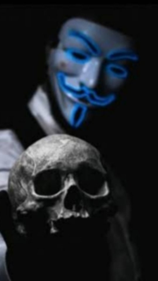 עוד רגע והיה טורף אותה...