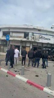 שלושה פצועים קל מרסיסים בשיגורים האחרונים, תיעוד: נזק למבנה...