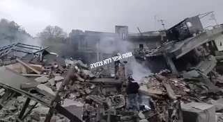 לבנון: בתקיפה על מבנה מגורים ומסחר בשכונת אל-מעאקיל שבעיירה...