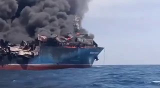 תיעוד | משמרות המהפכה תקפו מכלית נפט תאילנדית שניסתה לחצות את...