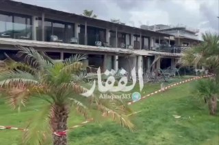 מלון דן אכדיה בהרצליה, נפגע מרסיס מצרר בשיגור האחרון....