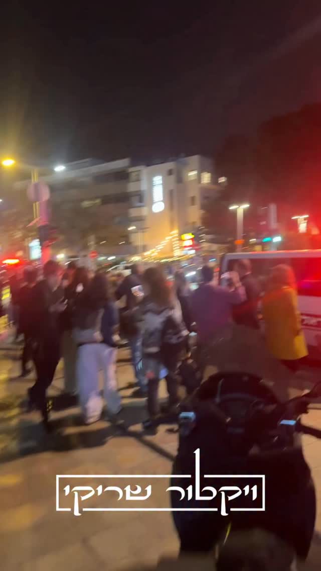 מפנים את עוכרי ישראל מכיכר הבימה...