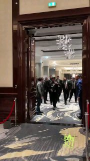 רגע הגעת הנשיא הסורי אחמד א-שרעא בליווי שר החוץ אסעד חסן...