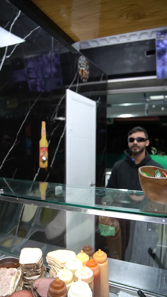 זה מה שקורה למי שמשקר לעיוורים😂...