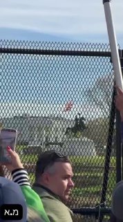 איראנים פטריוטים מתנגדי המשטר הפגינו הלילה(שעון ישראל)מול...