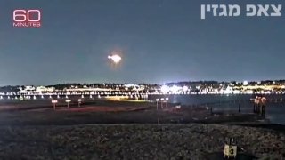 תיעוד חדש מרגע ההתנגשות באוויר בשנה שעברה בין מטוס נוסעים...