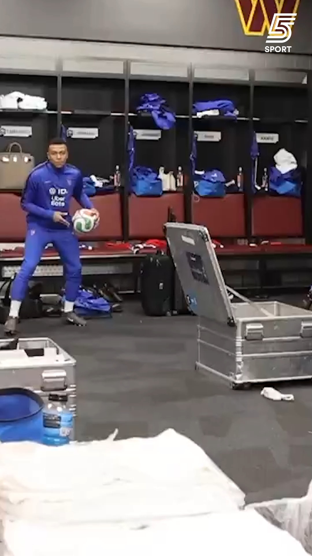 יש משהו שאמבפה לא טוב בו❓...