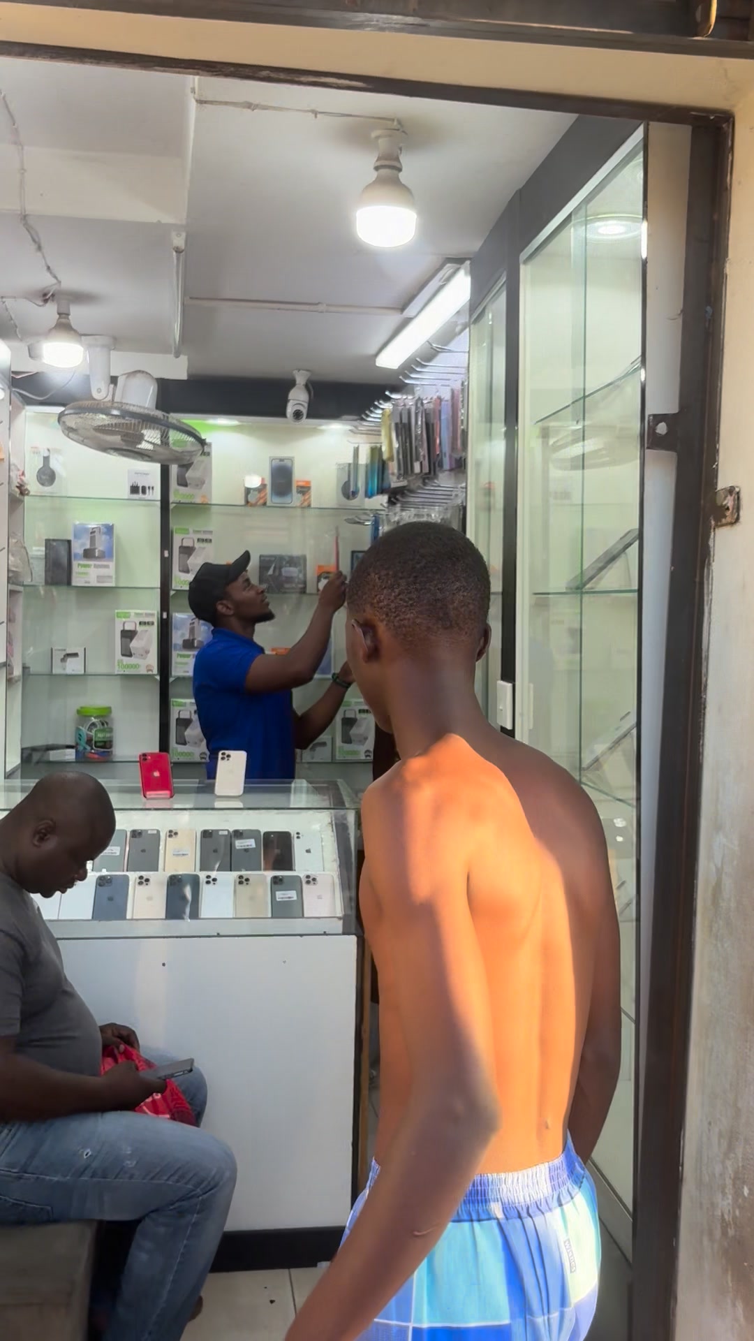 אין אין.... האדיוטים לא נגמרים...