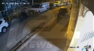 מפחיד: רגע אחרי האזעקות בבני ברק - רסיס נופל סמוך לילדים שיצאו...