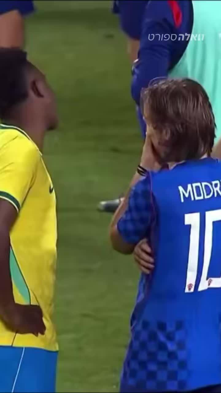 בסיום המשחק בין ברזיל לקרואטיה אתמול, אנדריק ו-ויני התאחדו עם...