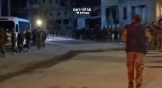 בפהם האחרונה שראינו סרטונים כאלה זה נגמר בטבח/ מלחמה...