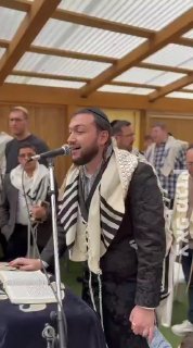 כעת התחיל תפילת הלל מוזיקאלי בישיבת בית השם בנחלאות...