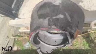 שבר טיל נפל על בית בעיירה בידיא, ממערב לסלפית,...