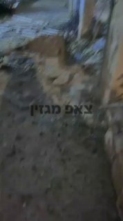פתח תקווה אמש נס גדול. הטיל פגע בעץ ליד עמוד תמיכה למבנה,...