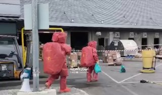 מומחים מיחידת החומרים המסוכנים (חומ"ס) של שירותי הכבאות...