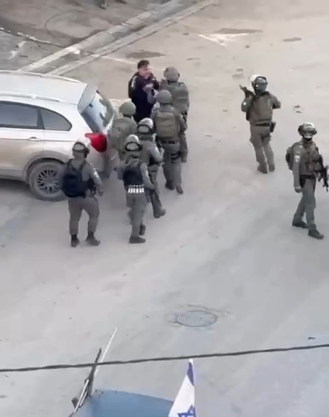 עוד אחד שחשב שהוא גיבור על צה"ל היום במחנה קלנדיה...