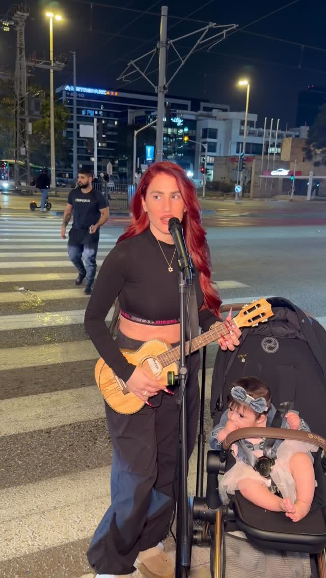 השיר הזה נקרא בספוטיפיי ״בצאטה״ ואני גם חושבת שהגיע לו אייפון...