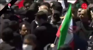 לאחר ההכרזה על הפסקת אש, נשיא איראן, מסעוד פזשכיאן, נראה...