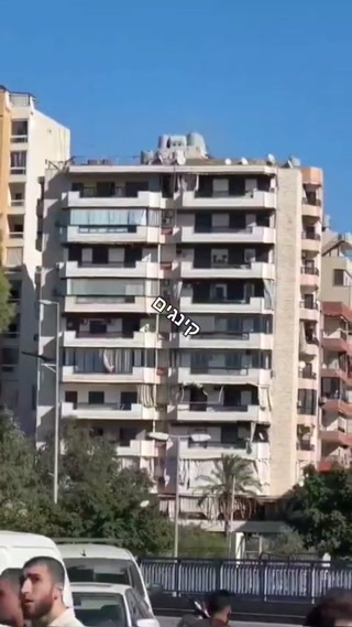 הורדת בניין ברובע הדאחייה...