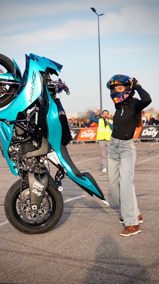 My bike just loves being vertical ? 🏍️↕️🔥...