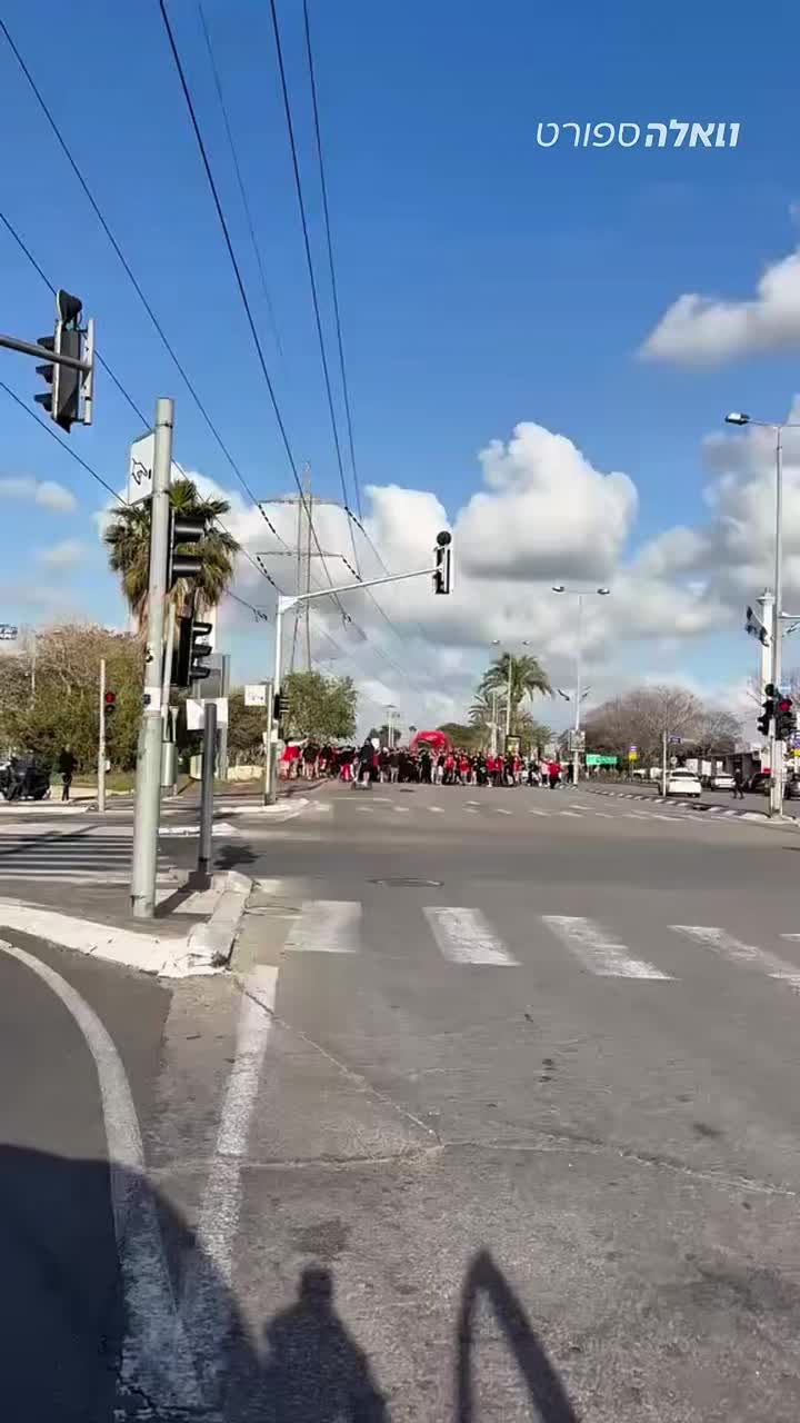 אוהדי הפועל תל אביב התגעגעו לקבוצה שלהם🔴...