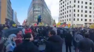 תומכי חיזבאללה מפגינים גם היום ליד מבנה הממשלה בביירות - נגד...