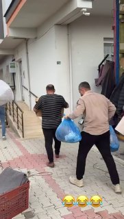 הבהיל אותו 😂...