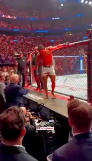 הנשיא טראמפ מצא זמן הלילה להגיע לסבב קרבות היאבקות במסגרת...