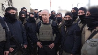 ראש הממשלה נתניהו ביקר בדרום לבנון: ״המלחמה נמשכת, כולל בתוך...