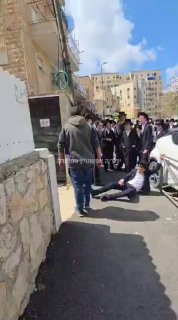 בלש מתחנת לב הבירה מחלץ מלש"ב שנלקח ע"י המפגינים הקיצוניים...