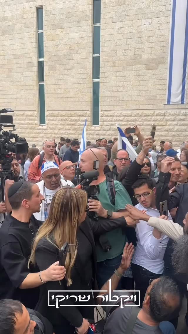 צלם חדשות 12 החליט שהשטח של מסיבת העיתונאים של בן גביר כנראה...