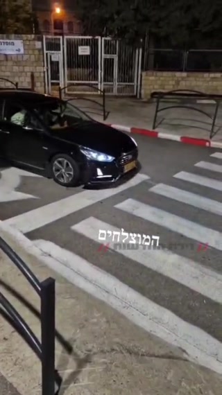 *צעירים חרדים שביקשו להגיע עם רכבם עד לקבר הרשב"י במירון,...