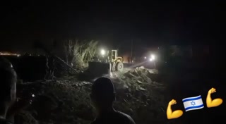 אזרחים בדרום לבנון מנסים לפתוח את כביש א-קסמיה שהותקף בידי...