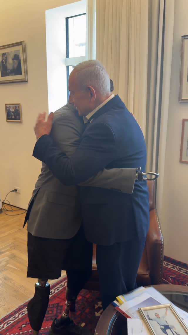 ⁨ זכות לפגוש את גיבור ישראל ארי שפיץ במשרד ראש הממשלה....