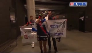 הרים להם מופע ישראלי: גורדון הקדיש את הקרב לגיבור אסף חממי...