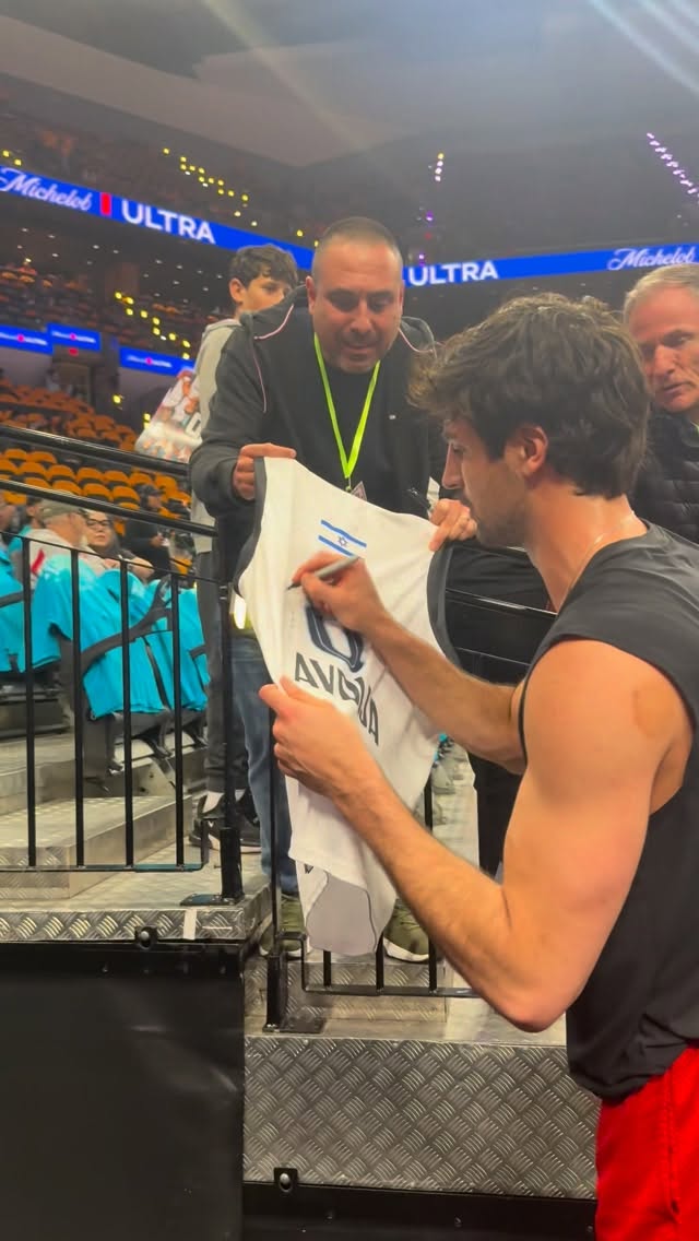 תמיכה ישראלית בסן אנטוניו רגע לפני משחק הפלייאוף הראשון...