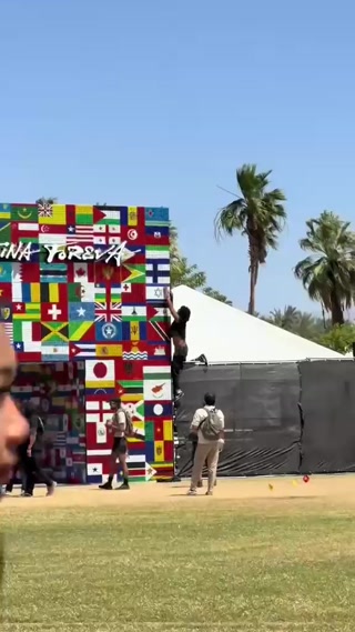 רצה לתלוש דגל ישראל 🇮🇱 אלוהים רואה הכל 😘...