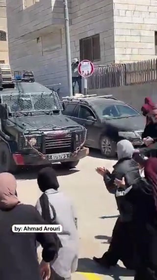 עימותים אלימים בכפר אל-מוג'יר בצפון מזרח רמאללה כשכוחות הצבא...