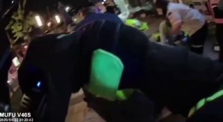 תיעוד מזעזע: זירת רצח הצעיר בפיצריה בפתח תקווה ביום העצמאות,...